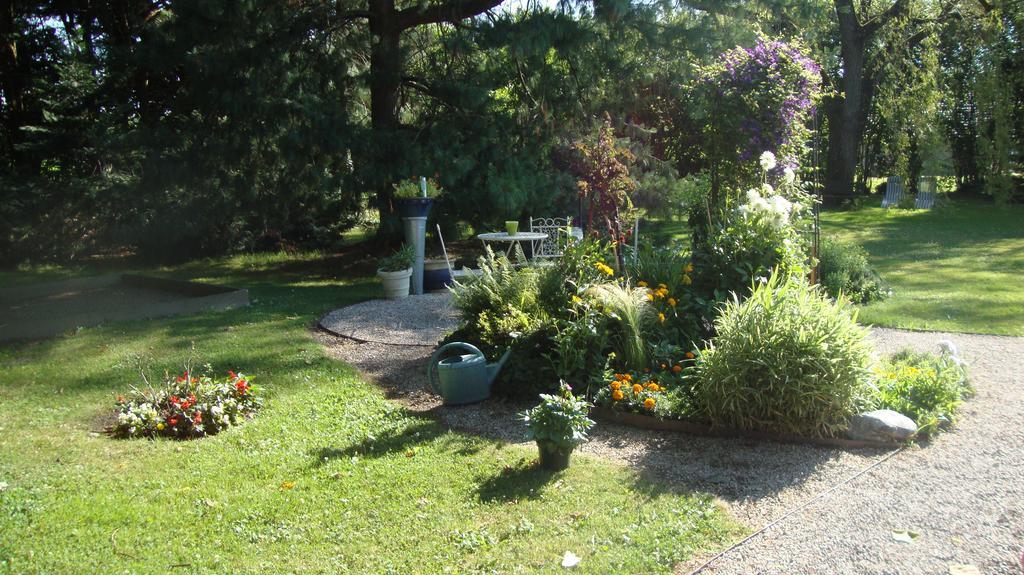 Le Venay Bed & Breakfast *
